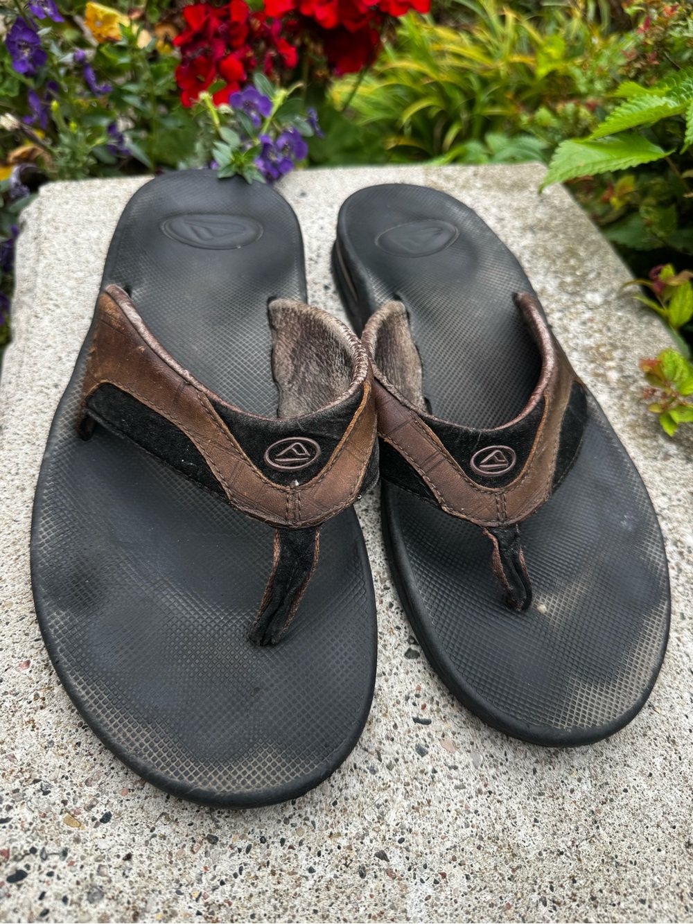 Reef Men's Brown Leather Flip Flops - Brown/Black w/bottle opener - Picture 2 of 6
